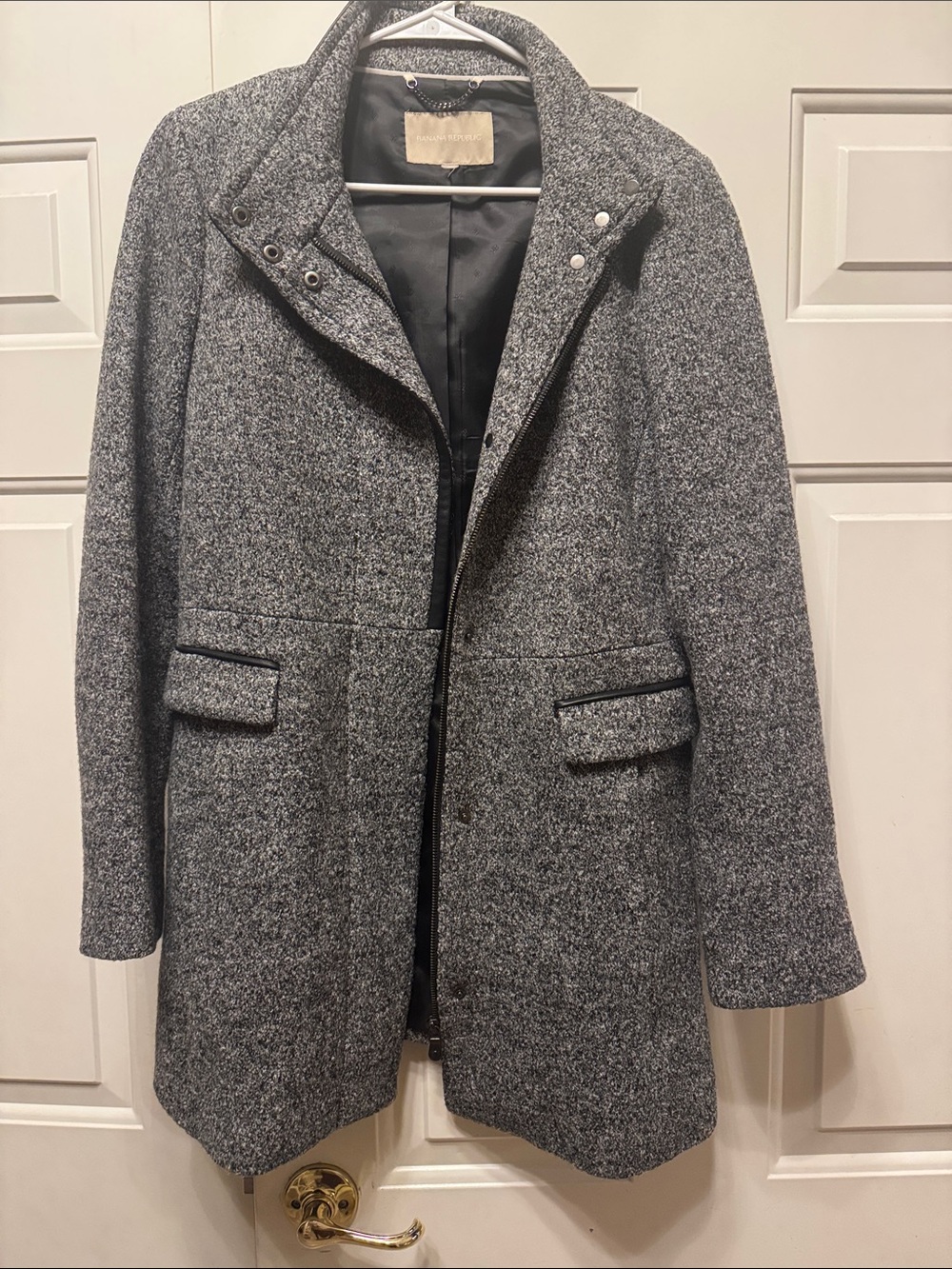 Banana Republic Gray Tweed Wool-Blend Peacoat. Wool/viscose. Poly liner